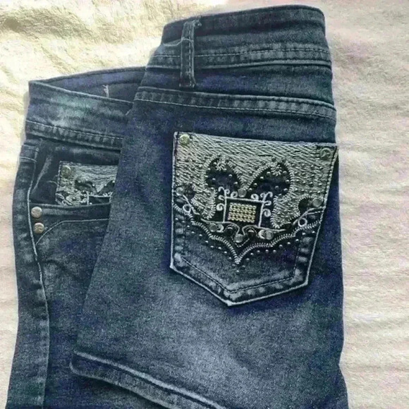 Arco Iris Juniors Sz 13 Distressed Denim Blue Denim Shorts Excellent Condition - Picture 6 of 7